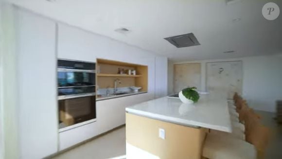 Casa de luxo de Ronaldo em Miami, nos EUA: detalhe revela a cozinha do ex-atacante