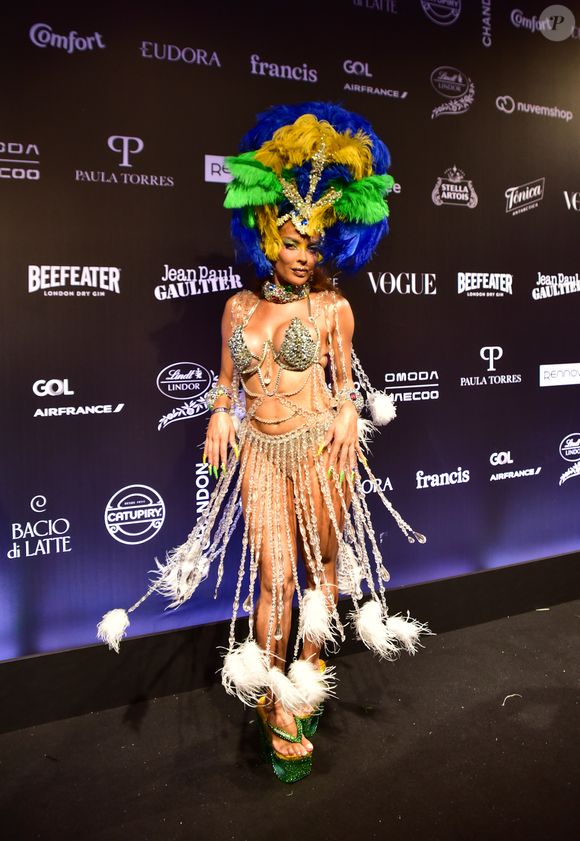 Baile da Vogue 2026: Jaquelline Grohalski usou e abusou dos detalhes com uma saia em movimento com pedrarias