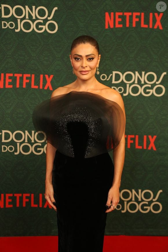 Detalhes do vestido escultural de Juliana Paes, da coleção outono 2024 da grife Georges Hobeika