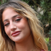 Bruna Griphao escolhe look bem duvidoso para pre-wedding de Giovanna Lancellotti e vira chacota na web: 'Se eu fosse a noiva, pediria gentilmente pra se retirar'