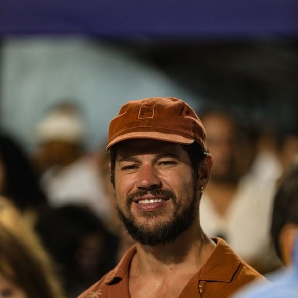 José Loreto prestigiou Alane Dias em ensaio técnico da Grande Rio como se ainda fossem um casal