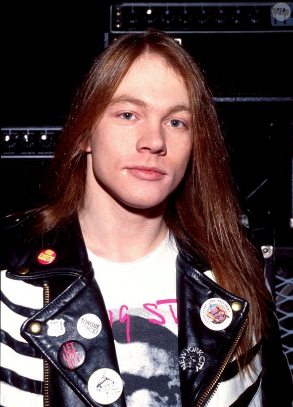 Axl Rose marcou os primeiros anos do Guns N' Roses com o clássico cabelo comprido
