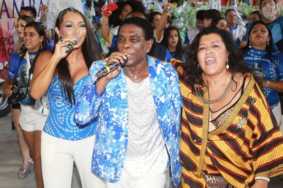 6 também é o número de estandartes de ouro que Neguinho da Beija-Flor conquistou na carreira