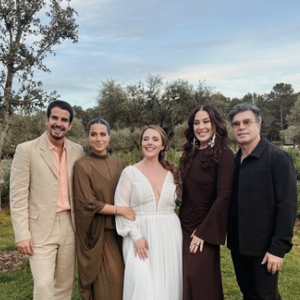 Claudia Raia e família brilharam com tons terrosos em casamento