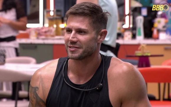 Já dentro da casa, Jonas Sulzbach dividiu opiniões sobre seus preenchedores