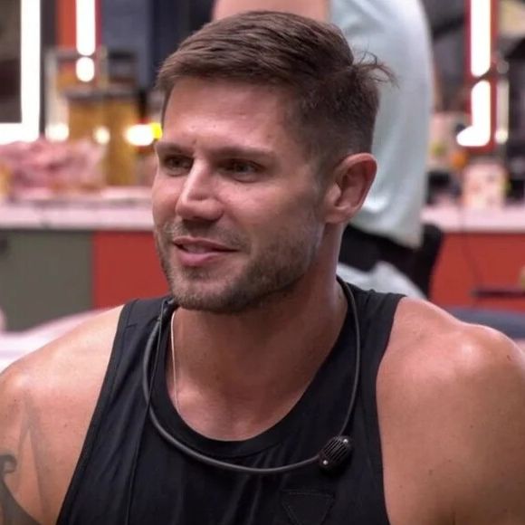 Já dentro da casa, Jonas Sulzbach dividiu opiniões sobre seus preenchedores