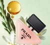 O Prada Paradoxe Hair Mist é enriquecido com óleo de argan e vinagre de arroz, o que deixa os fios mais macios, sedosos e delicadamente perfumados