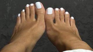 As quatro cores de pedicure que mais rejuvenescem os pés maduros