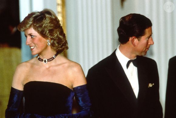 Princesa Diana já estava separada de Charles, que já começava a assumir gradativamente a relação com a amante