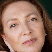 'Deu match': vida de atriz de 'Terra Nostra' mudou totalmente após app de paquera; aos 68 anos, Débora Olivieri hoje vive relação de 12 anos