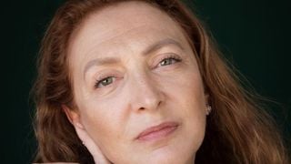 'Deu match': vida de atriz de 'Terra Nostra' mudou totalmente após app de paquera; aos 68 anos, Débora Olivieri hoje vive relação de 12 anos