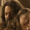Bernardo está de volta! Resumo de 'Além do Tempo' (1º a 6 de junho) mostra difícil situação do Conde; Lívia e Vitória correm para encontrá-lo