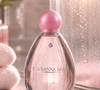 Com notas de Lavanda, Jasmim, Lírio-do-Vale, Sândalo e Almíscar, a fragrância da Giovanna Baby resgata memórias afetivas sem abrir mão da sofisticação