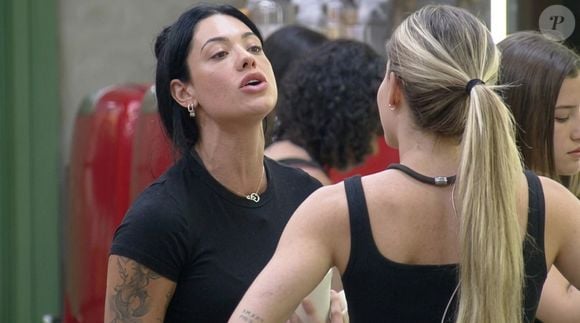 Segundo o Portal LeoDias, a mulher loira que acompanhava Belo teria interferido na discussão com Rayane Figliuzzi, provocando uma confusão ainda maior. Conforme o relato publicado pelo veículo, o cantor teria saído do local com a camisa rasgada e precisado ser acolhido por um segurança que passava pelo estacionamento