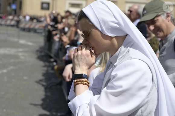 Roma, Itália: freiras em peregrinação pela morte do Papa Francisco