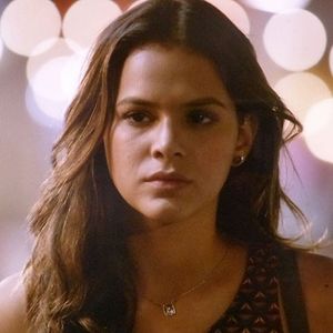 Bruna Marquezine contou ter sido alfinetada de forma ácida em bastidor da Globo na época das gravações da novela 'I Love Paraisopolis' por conta de choro