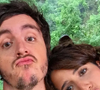 Pérsio (Wagner Santisteban) e Bianca se falam por meio de suas falsas identidades.