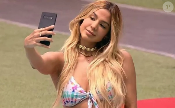 Em fotos antigas, Kerline aparece com menos procedimentos aparentes e estética mais natural