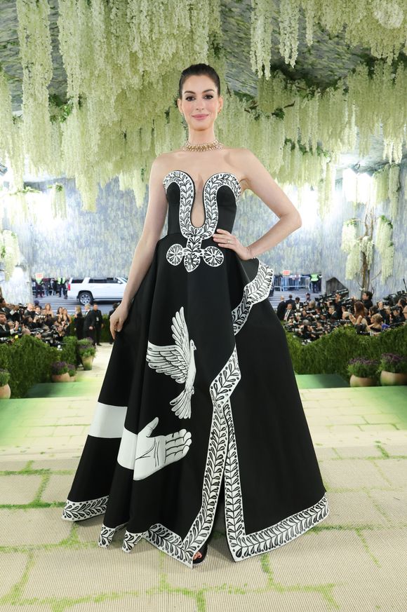 Muito além dos looks icônicos, ‘O Diabo Veste Prada 2’ levanta discussões sobre adaptação profissional e planejamento de vida