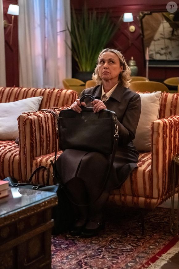 Kelzy Ecard, a Helga da novela 'Três Graças', enfrentou uma batalha intensa em sua vida pessoal há cerca de três anos, quando recebeu o diagnóstico de câncer de mama do subtipo HER2, considerado agressivo.