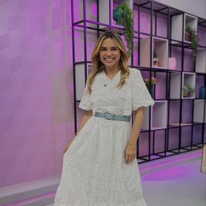 Namorada de Dudu Camargo, de 'A Fazenda 17', Suyane Pessoa posa com vestido longo de renda