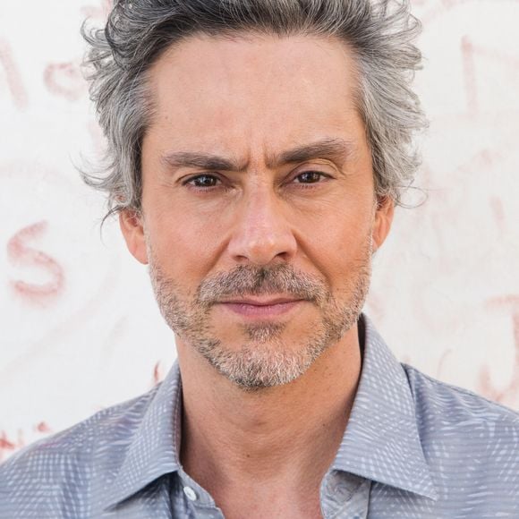 Alexandre Nero relatou como se sentiu ao se afastar de 'Travessia' para tratar uma crise renal