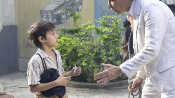 Resumo de 'Êta Mundo Melhor!' (21 a 26/07): Acorda, Candinho! Milionário acolhe o próprio filho sem saber, e Dita enfrenta traição dupla