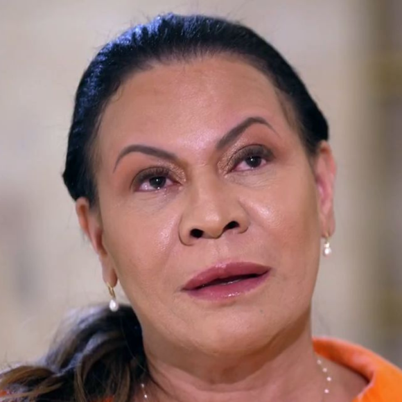 Após decisão do judiciário, Dona Ruth, mãe de Marília Mendonça, disse estar vivenciando o luto, conforme entrevista ao 'G1'.