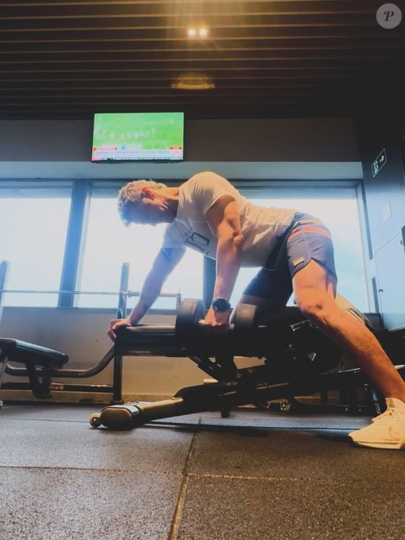 Em seu post mais recente no Instagram, Lucas Lima publicou uma sequência de fotos do mês de abril