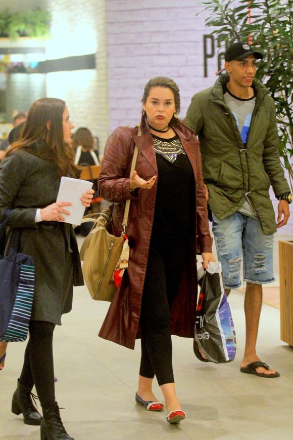 Suzy Rêgo ficou mais de 10 anos sem cortar o cabelo