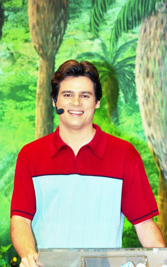 Celso Portiolli hoje apresentador do 'Domingo Legal' conduziu em 2000 o 'Fantasia'