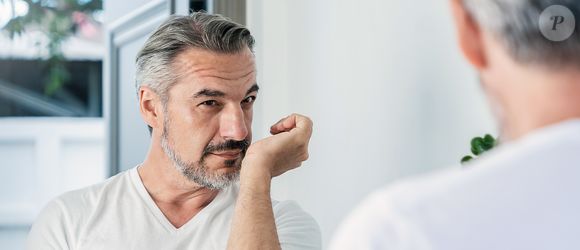 Passar muitas borrifadas de perfume, aplica-lo na roupa ou disparar jatos próximos demais à pele não garantem uma projeção maior e nem prolonga o cheiro do produto