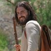 Caminhada de 10.000 passos e pouco aeróbico: Jonathan Roumie perdeu 11 kg com treinos intensos para viver Jesus em 'The Chosen'; mudança de hábitos trouxe lição importante ao ator. 'Essa é a principal...'