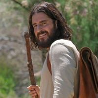 Caminhada de 10.000 passos e pouco aeróbico: Jonathan Roumie perdeu 11 kg com treinos intensos para viver Jesus em 'The Chosen'; mudança de hábitos trouxe lição importante ao ator. 'Essa é a principal...'