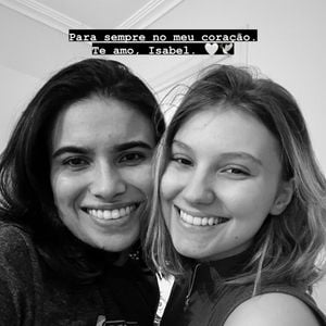 Horas depois, Renata Veloso, irmã da influencer, também se pronunciou na web rebatendo as acusações do pai