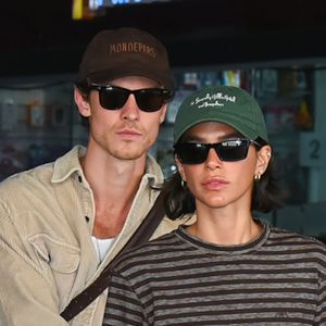 Nos EUA, Bruna Marquezine é flagrada com Shawn Mendes e cunhada, mas look divide opiniões. Veja!