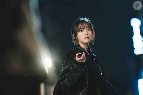 Park Bo-young, que dá vida à Kim Mu-bee, completou 35 anos recentemente