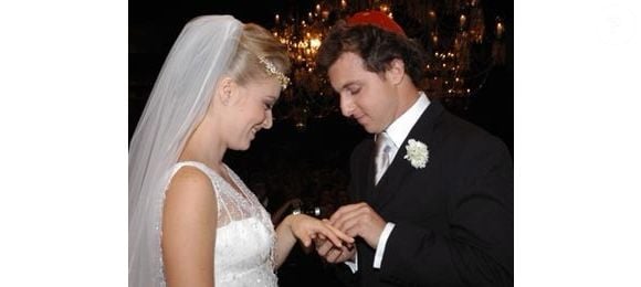 Angélica e Luciano Huck celebram 22 anos de casamento em 2026. O casal se conheceu melhor durante uma viagem de trabalho a Fernando de Noronha