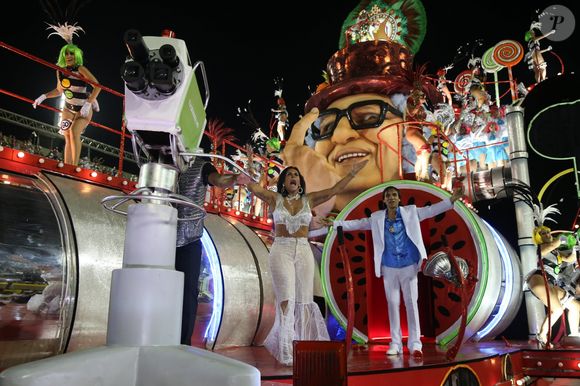 Gretchen será pela primeira vez rainha de bateria no carnaval; em 2018, rainha do bumbum desfilou na Grande Rio em enredo que homenageou Chacrinha