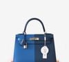 Bolsa usada por Virgínia Fonseca foi um modelo Mini Kelly azul, da grife francesa Hermès, em dois tons de azul