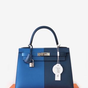 Bolsa usada por Virgínia Fonseca foi um modelo Mini Kelly azul, da grife francesa Hermès, em dois tons de azul