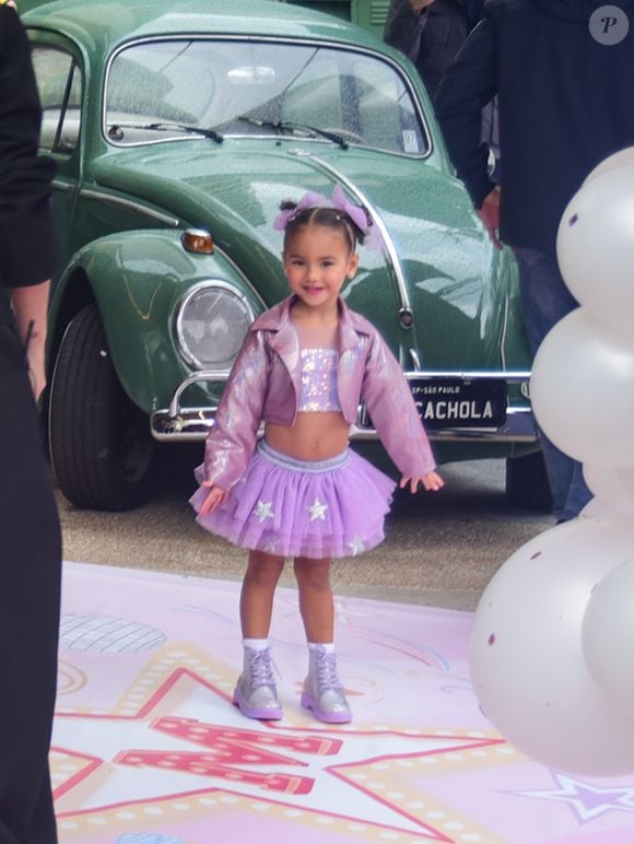 Mavie foi o centro das atenções na festa de aniversário de 3 anos, que teve uma superprodução inspirada em música, talentos infantis e K-pop
