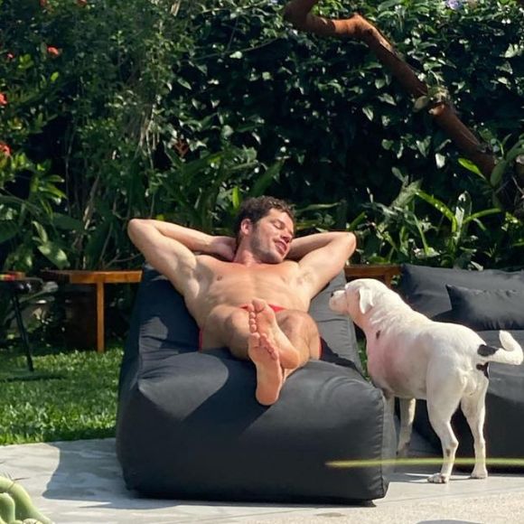 José Loreto vive em refúgio de 600 m² com vista dos sonhos no Rio, sauna a área de yoga. Veja fotos!