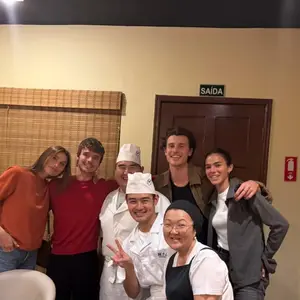 Shawn Mendes, Bruna Marquezine, Sasha Meneghel e João Lucas escolheram o Makoto San, restaurante japonês de luxo em São Paulo que cobra R$ 1.000 por pessoa pelo omakase