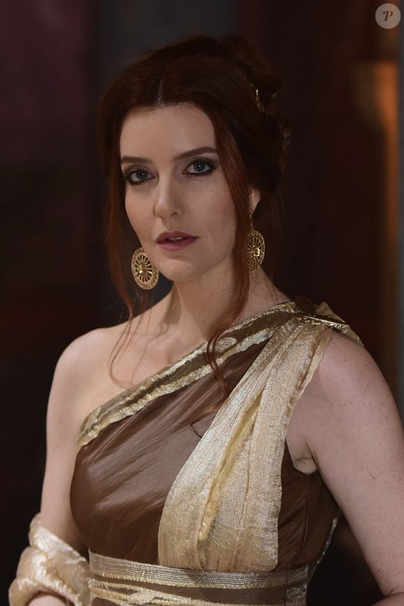 Larissa Maciel surgiu ruiva na época da novela 'Jesus', hoje em reprise na Record