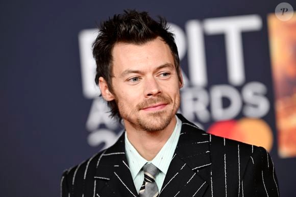 Harry Styles já está em São Paulo para a turnê "Together, Together" e uma curiosidade sobre seu perfume favorito voltou a chamar a atenção dos fãs