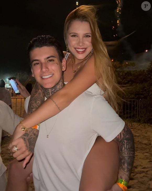 Gabi Ayala namora Arthur Urach, filho mais velho de Andressa