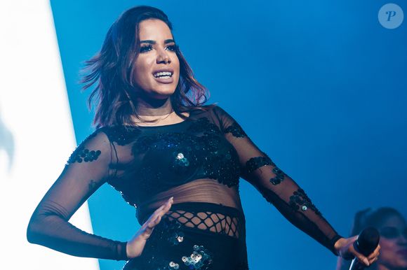 Anitta implantou silicones nos seios, mas nunca exagerou nas quantidades