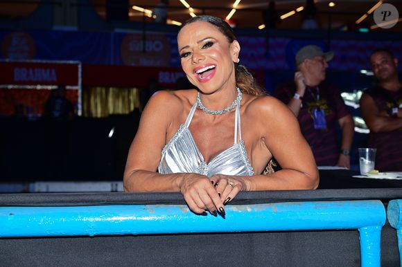 Após repercussão por beijo com Belo em Três Graças, Viviane Araújo mostra clima de amor com Guilherme Militão na Marquês de Sapucaí