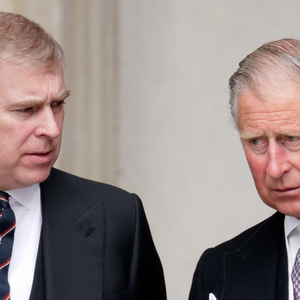 A decisão de retirá-lo da residência partiu de Rei Charles III, em meio às polêmicas envolvendo Jeffrey Epstein